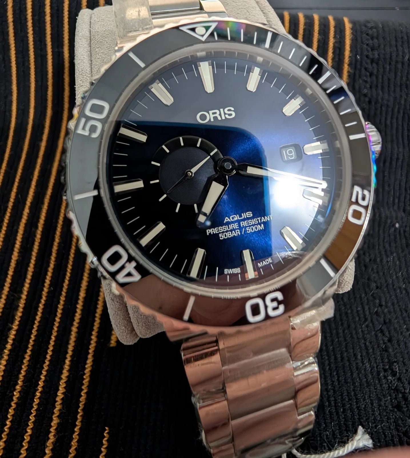 NEW ORIS 01 743 7733 4135-07 8 24 05PEB AQUIS SMALL SECOND, DATE MENS WATCH